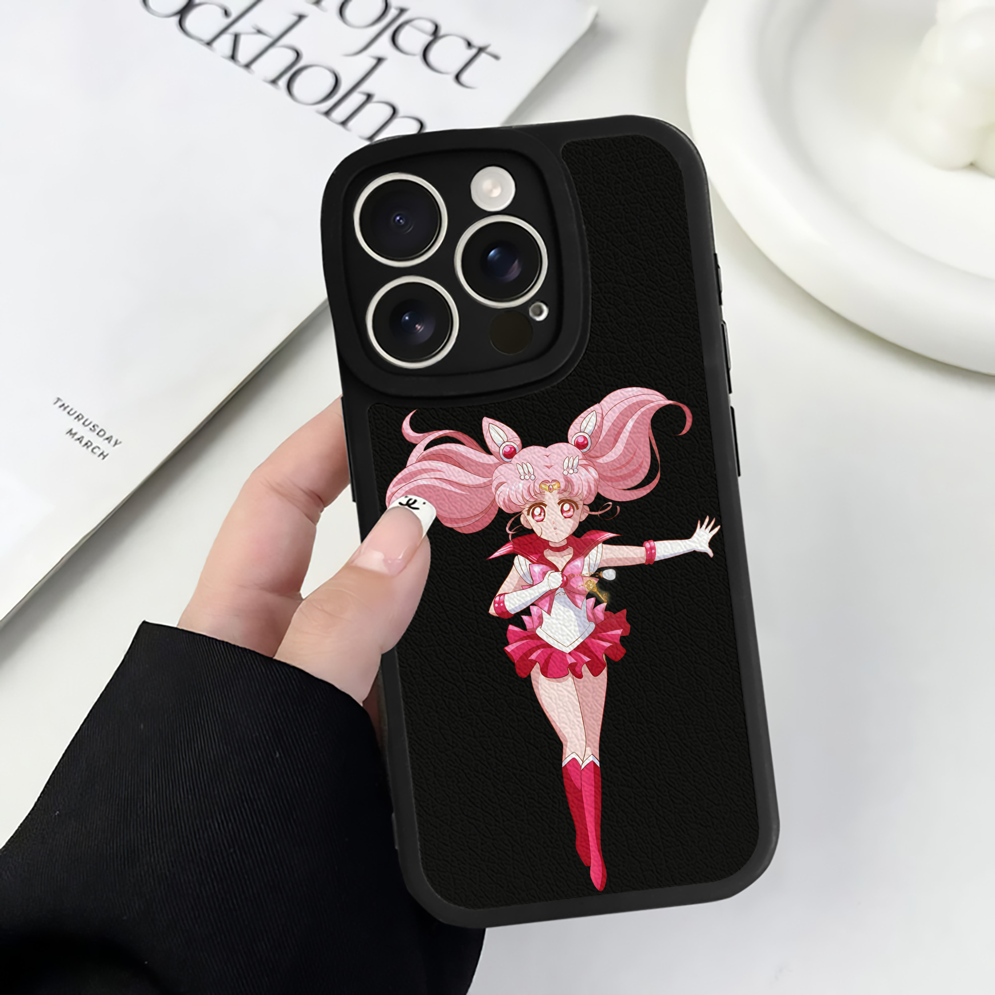 （画像用） 美少女戦士セーラームーン ちびうさ Sailor Moon Chibiusa Tsukino Usagi Small Lady Serenity 【iPhone 16シリーズ対応】シリコンスマホケース（レザー調） 材質：シリコン